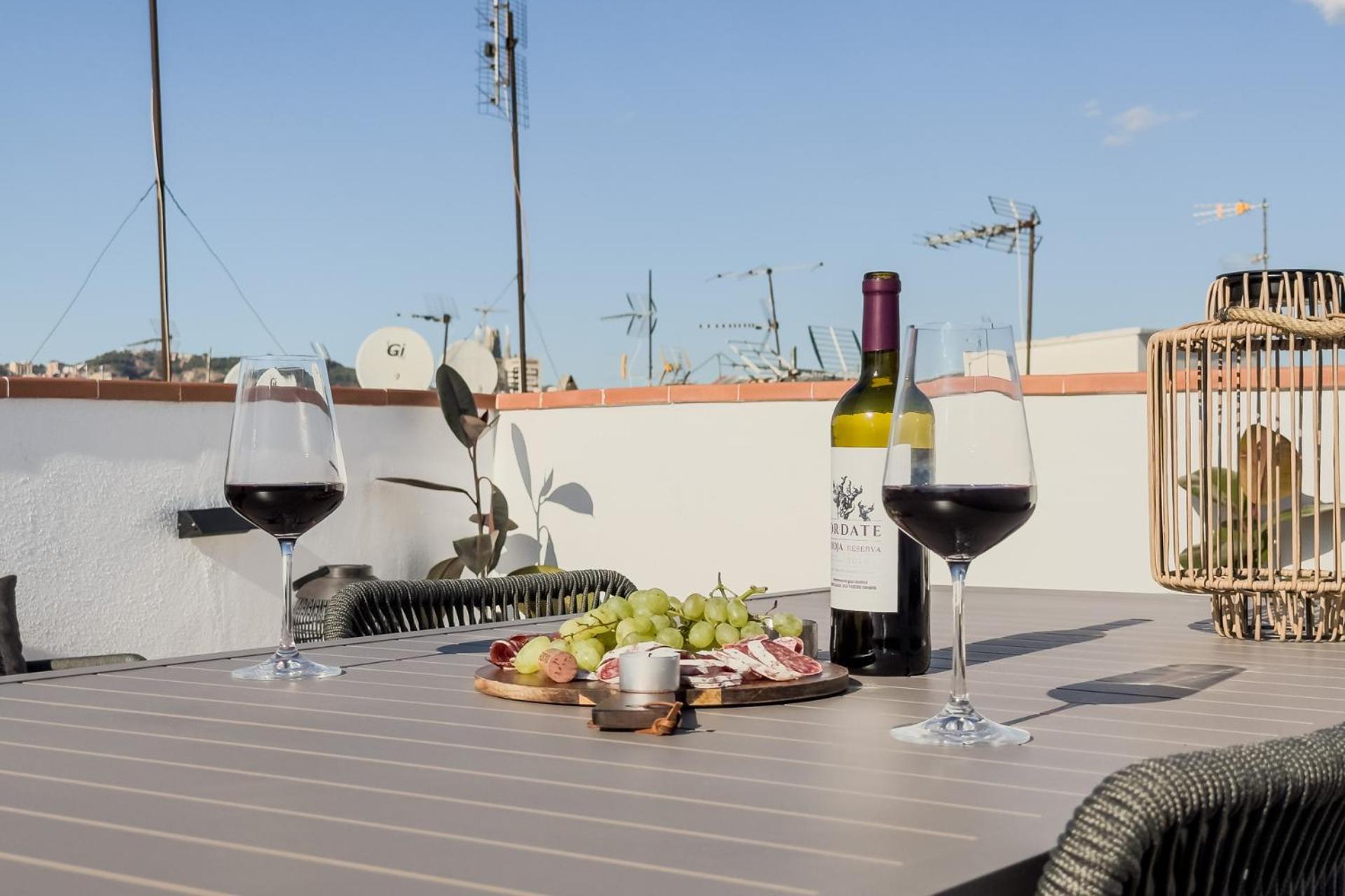 Oasis Suites Downtown Барселона Екстериор снимка