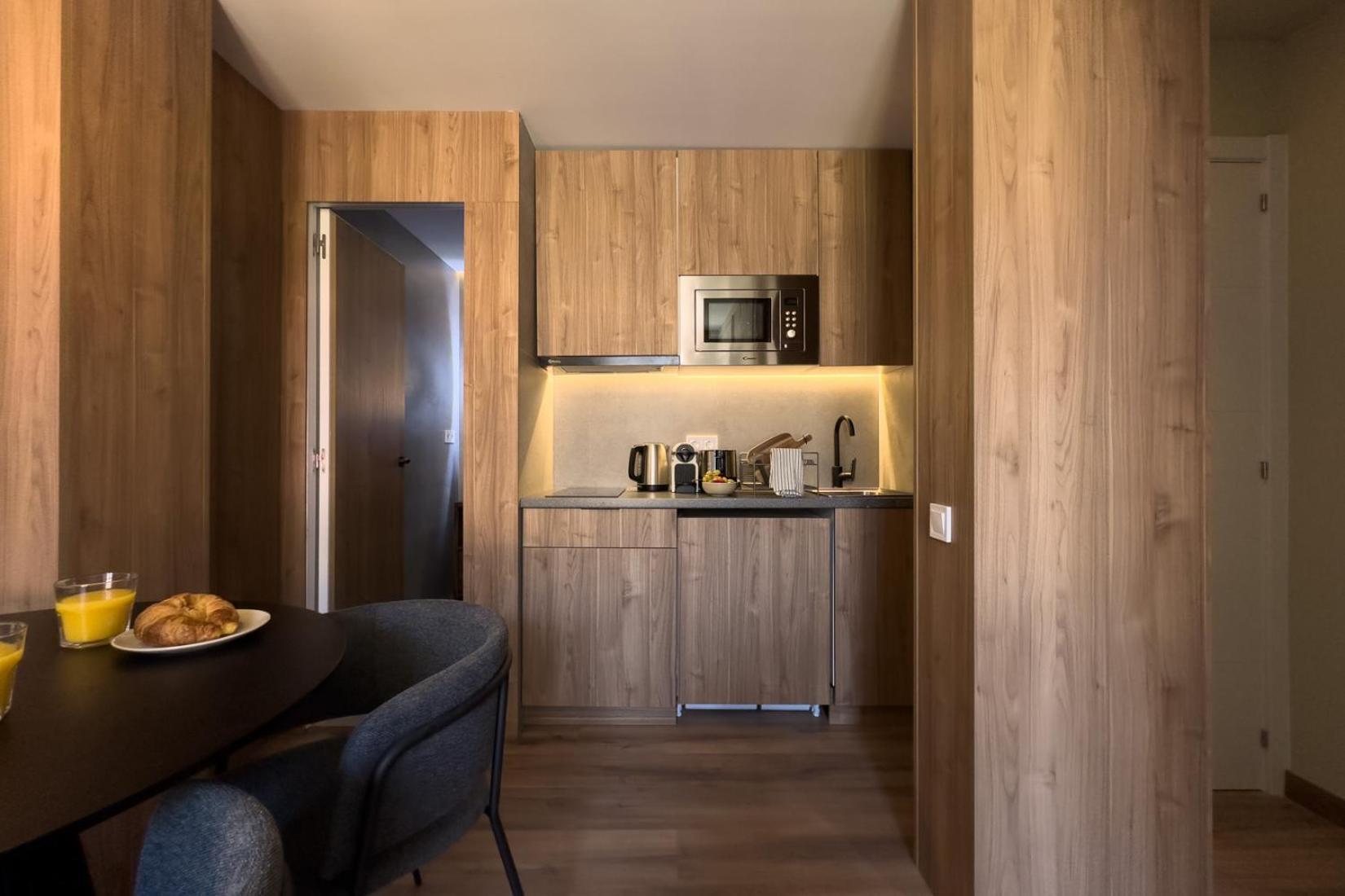 Oasis Suites Downtown Барселона Екстериор снимка