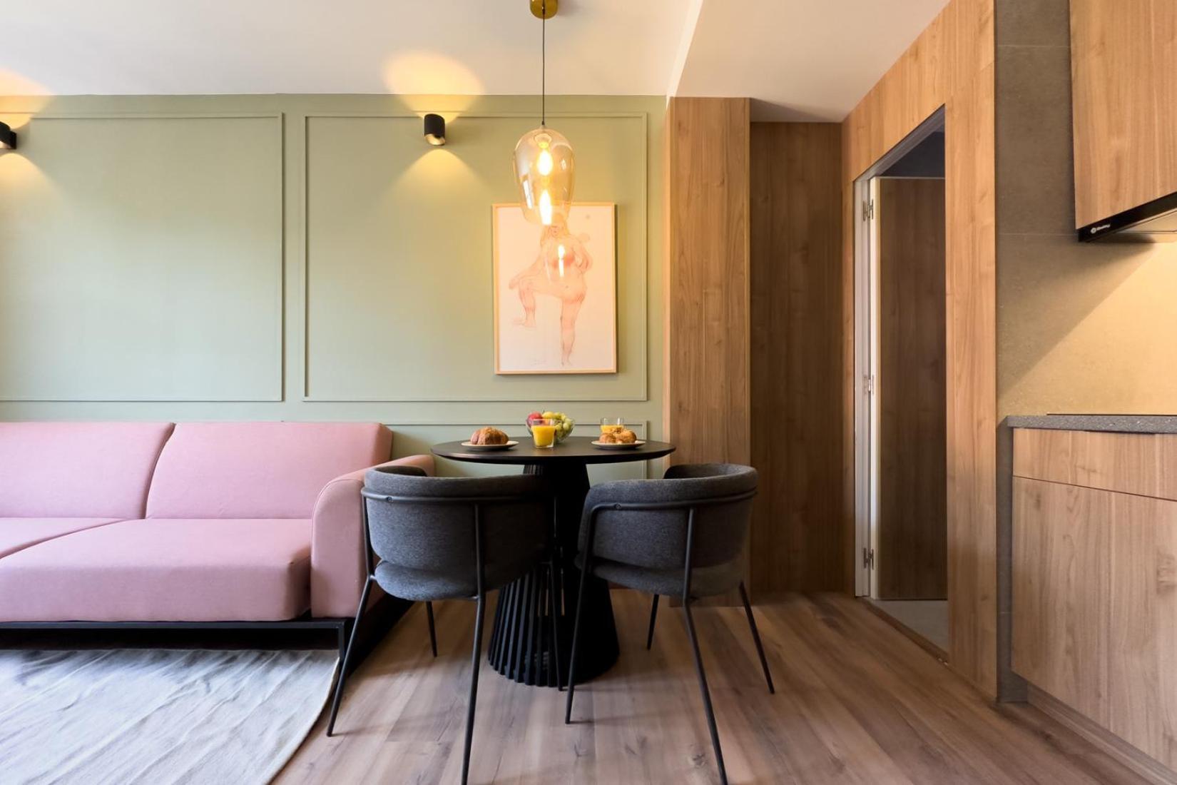 Oasis Suites Downtown Барселона Екстериор снимка
