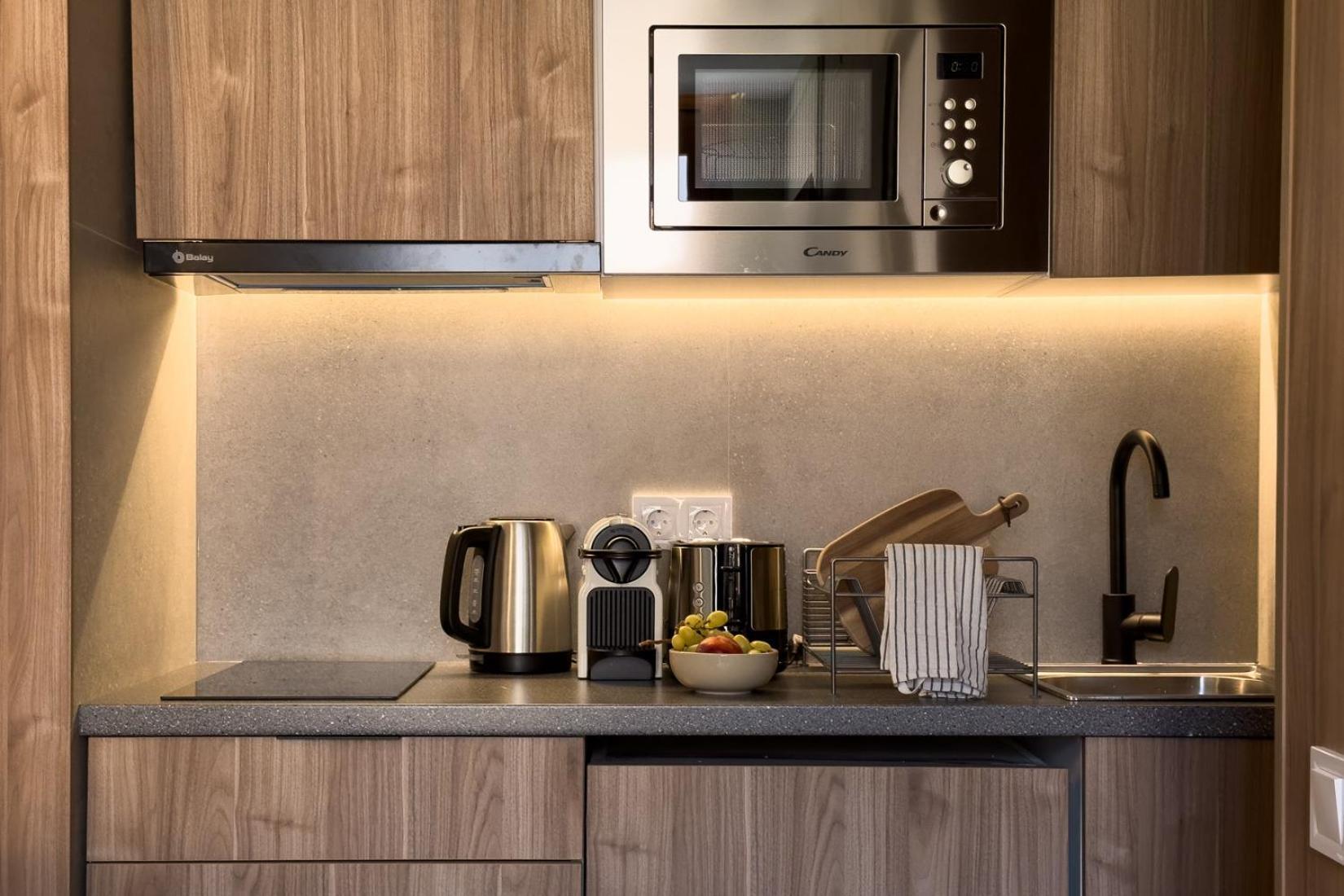 Oasis Suites Downtown Барселона Екстериор снимка