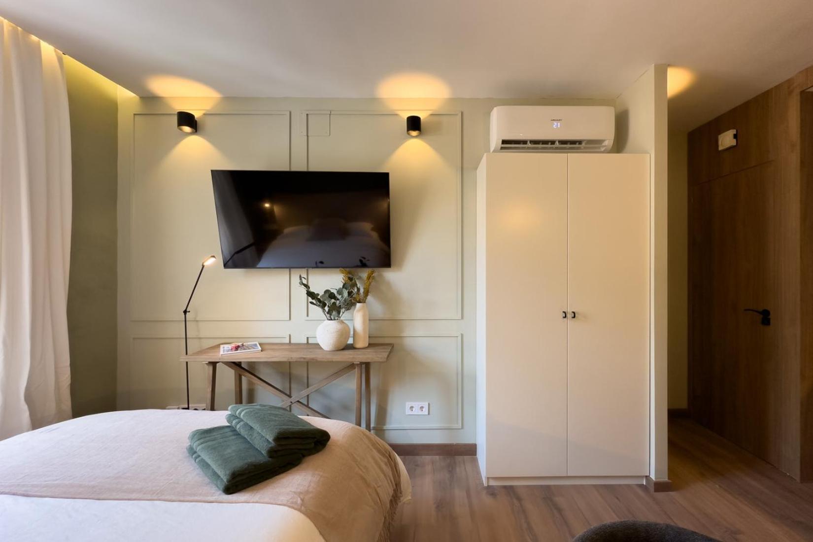 Oasis Suites Downtown Барселона Екстериор снимка
