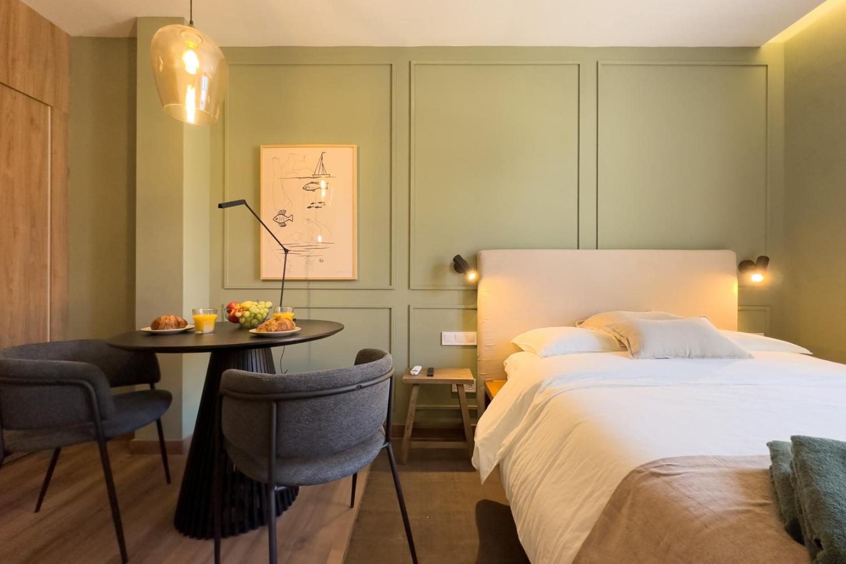 Oasis Suites Downtown Барселона Екстериор снимка