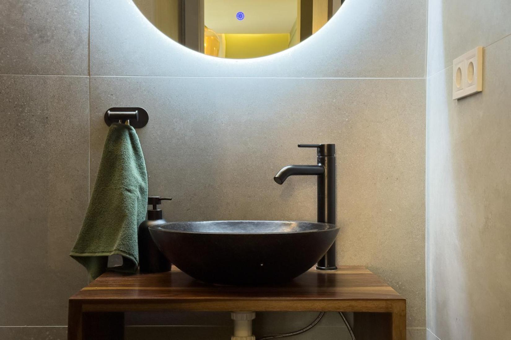Oasis Suites Downtown Барселона Екстериор снимка